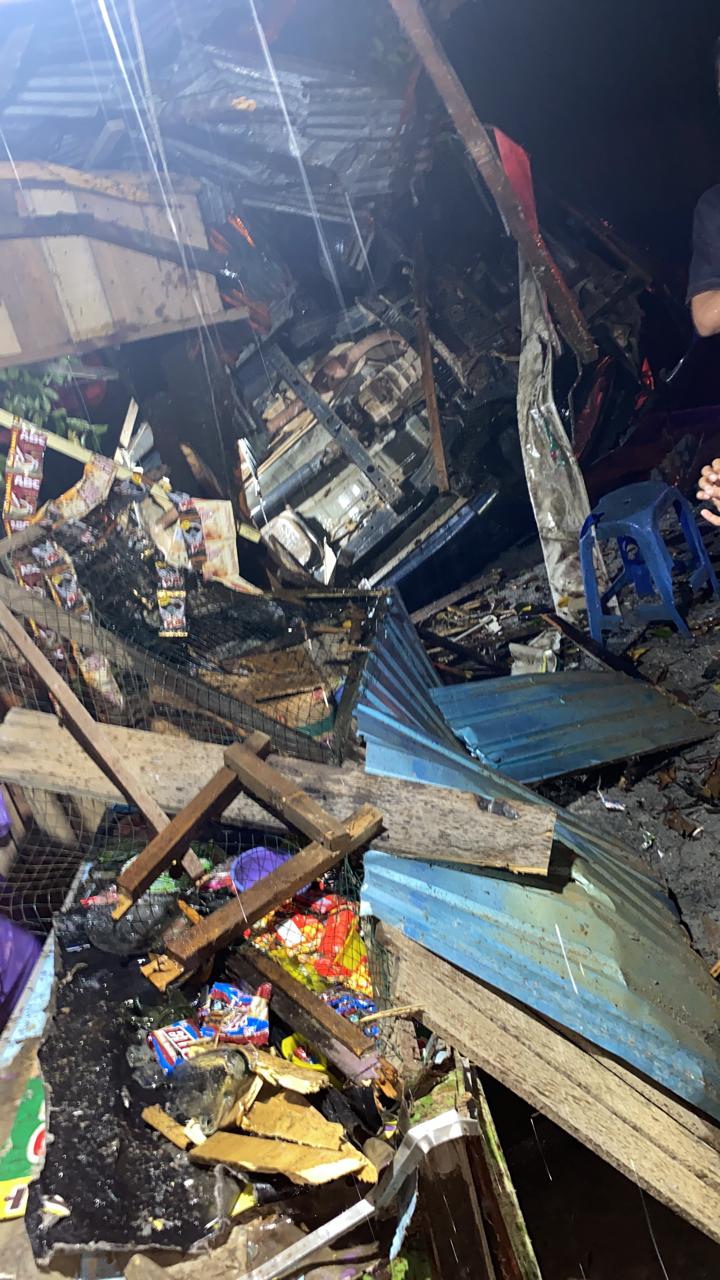 Sebuah Kios di Simpang Anem Banjarmasin Terbakar di Malam Lebaran