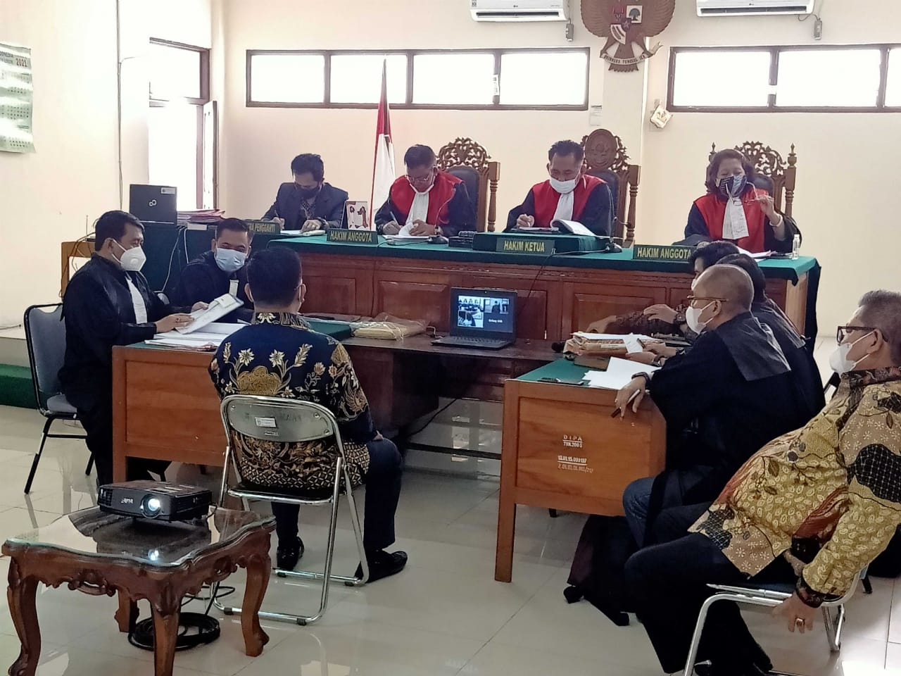 sidang kasus dugaan penipuan cek kosong dengan terdakwa Ansharuddin, mantan Bupati Balangan