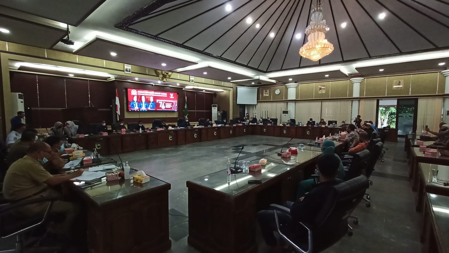 Puluhan Pedagang Datangi Kantor DPRD Kabupaten Tanah Laut Minta Mediasi
