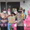 Kapolsek Jorong Andik Ariyanto, S.H saaat memberi bantuan kepada korban banjir.
