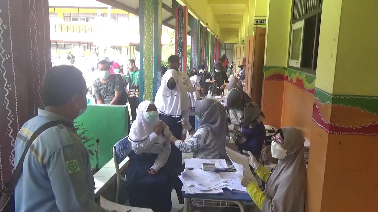Vaksinasi Covid-19 kepada Pelajar di Banjarmasin