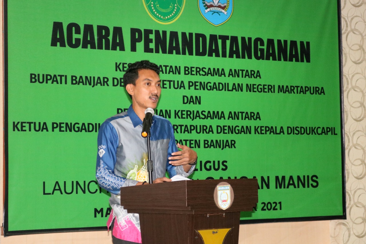 Bupati Banjar H Saidi Mansyur saat meresmikan launching aplikasi Gangan Manis dan penandatanganan kerjasama dengan PN Martapura.