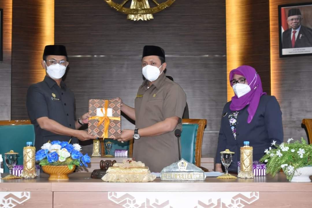 Wakil Bupati Barito Kuala, H Rahmadian Noor saat penyampaian Raperda APBD TA 2022, Rabu (6/10).