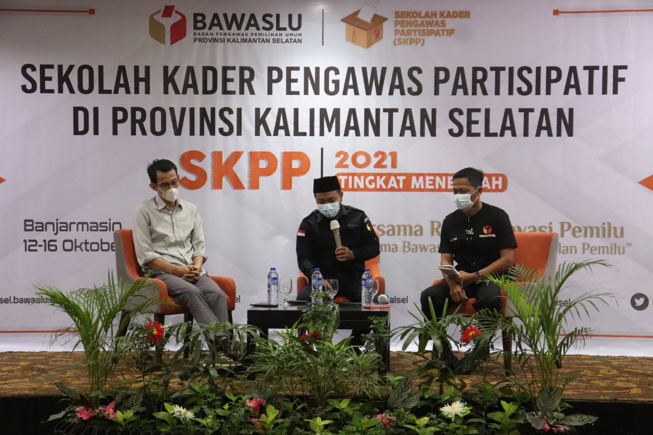 Badan Pengawas Pemilihan Umum (Bawaslu) Kalimantan Selatan membekali sebanyak 55 kader pengawasan partisipatif se Kalimantan Selatan