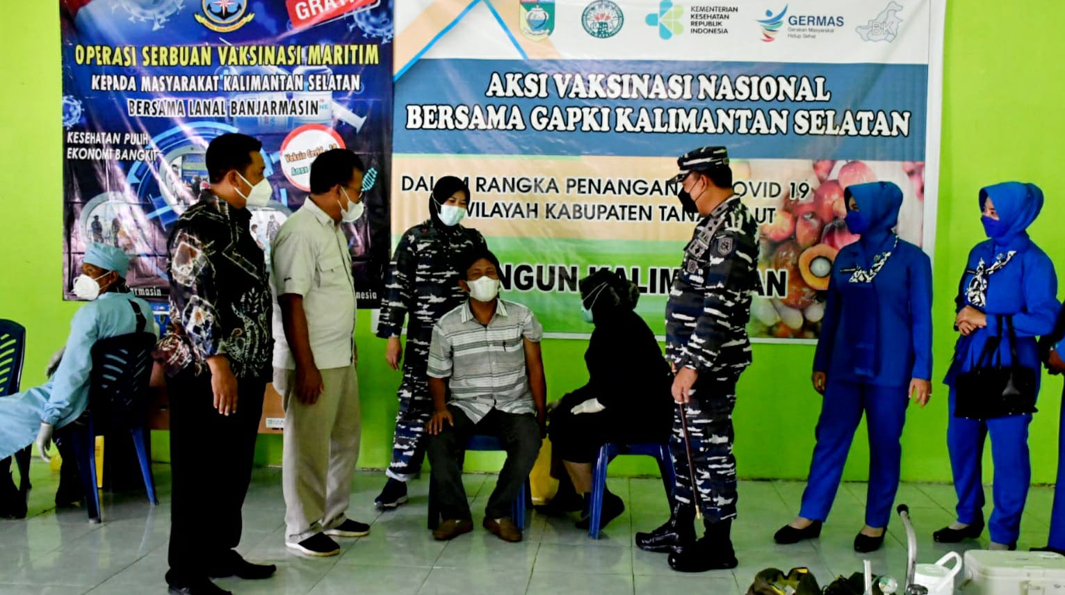erbuan Vaksinasi Maritim secara massal dosis pertama dan kedua, di dua lokasi  di Desa Tajau Pecah Kecamatan Batu Ampar dan Jorong, Kamis (11/11/2021).