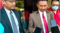 Ketua Perhimpunan Advokad Indonesia (PERADI) Kalsel Edy Sucipto SH MH mendampingi Rudi Hartono SH MH, pengacara dari korban penganiayaan dan pengeroyokan .