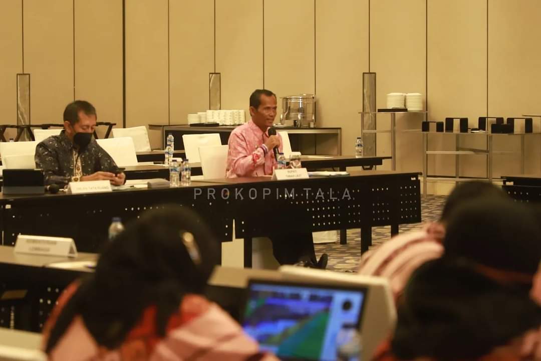 Bupati Tala HM Sukamta rapat koordinasi lintas sektor di Aula Hotel Sheraton Jakarta, Selasa (11/1/2022).