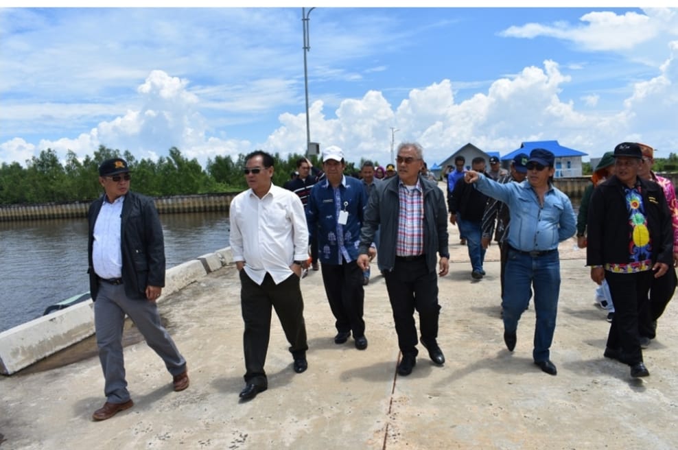 Bupati Ben Brahim S Bahat dan Investor Tinjau Pelabuhan Batanjung Kapuas