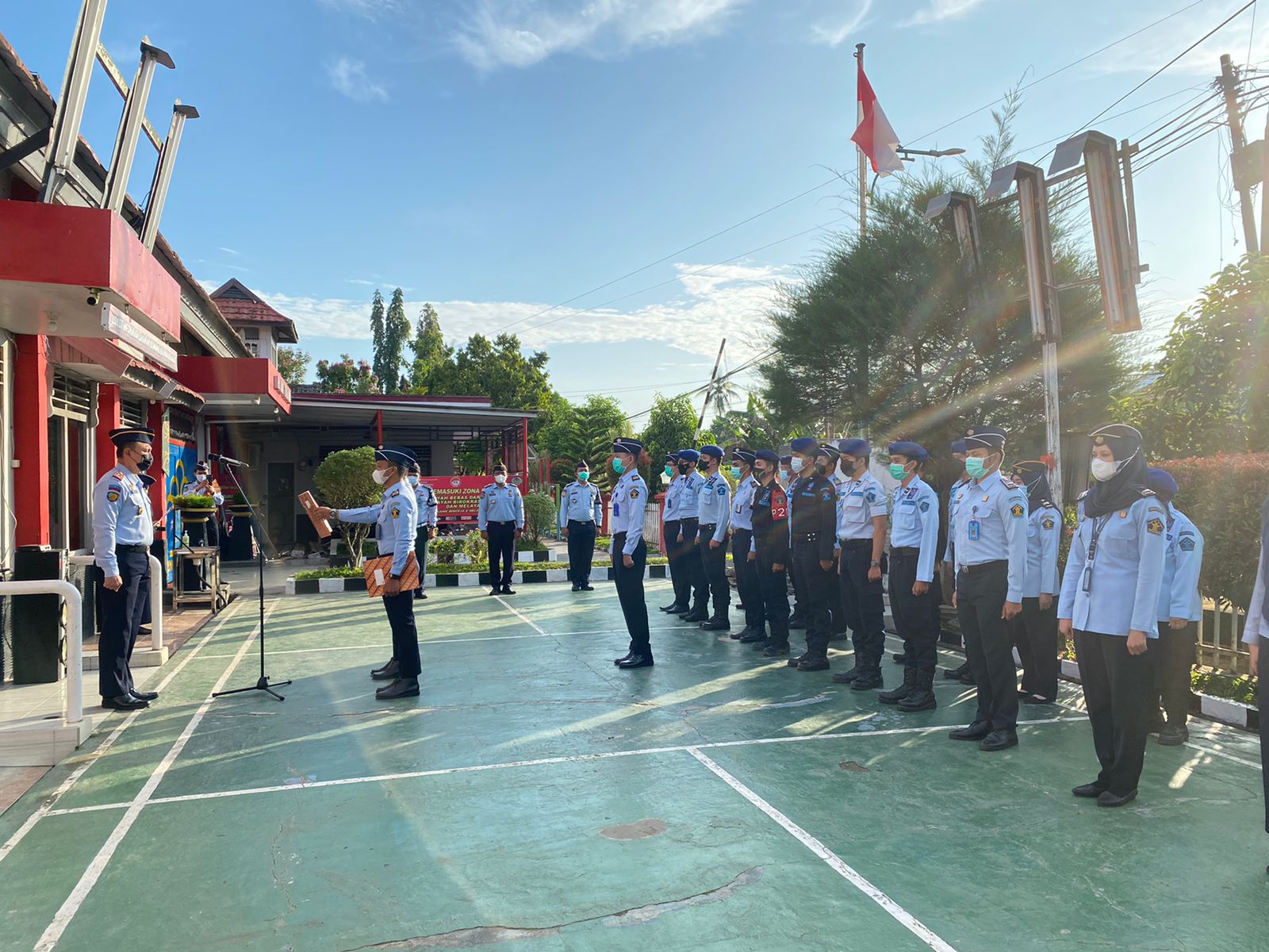Petugas Rutan Kelas IIB Tanjung saat menggelar apel pagi di halaman Kantor Rutan Tanjung.