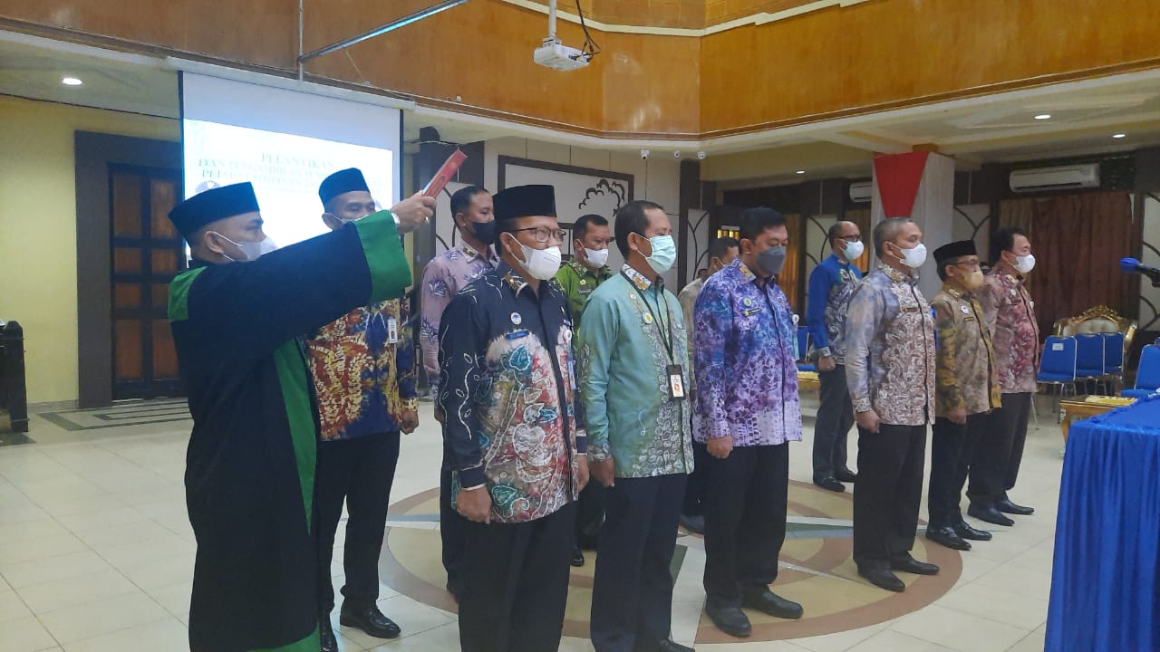 Pelantikan 12 pejabat eselon ll Kota Banjarmasin