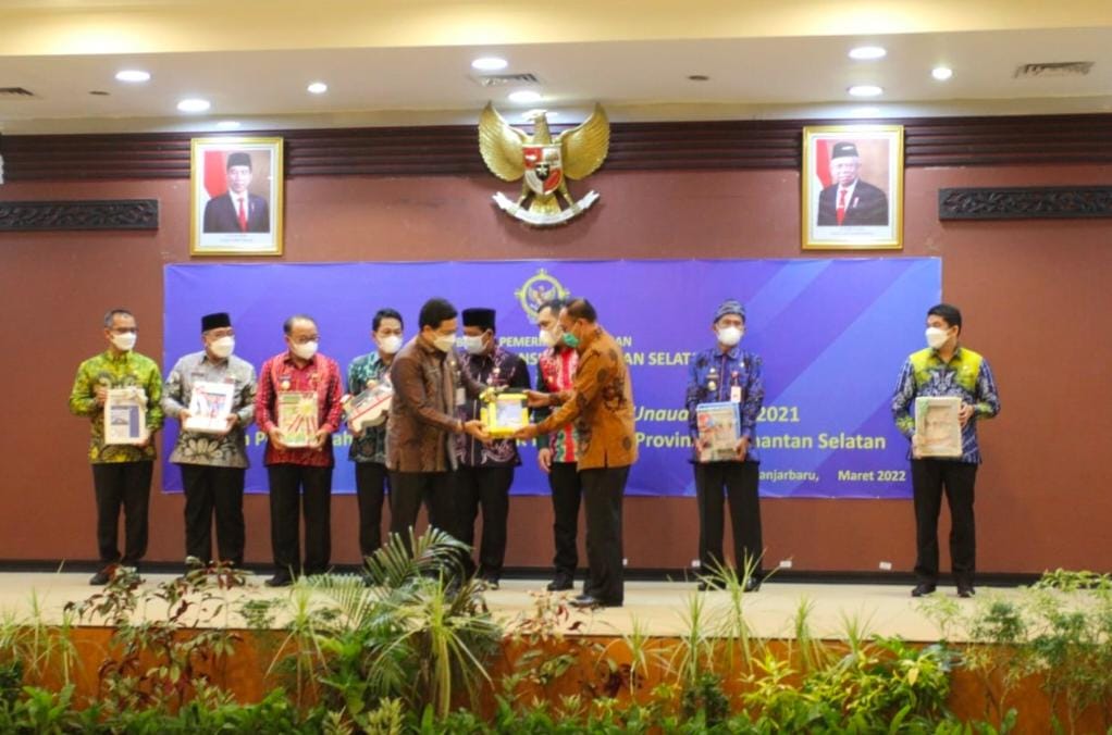 Bupati HST, H Aulia Oktafiandi saat menghadiri penyerahan LKPD.