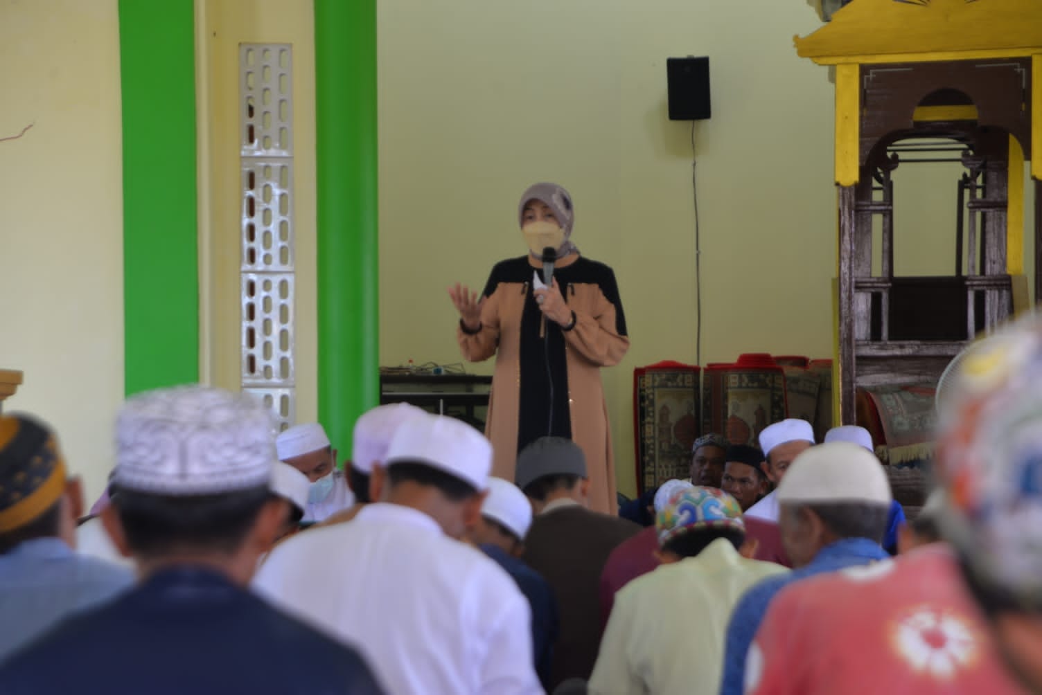 Bupati Barito Kuala (Batola) Hj Noormiliyani AS saat menghadiri peringatan Isra' Mi'raj Nabi Muhammad SAW.