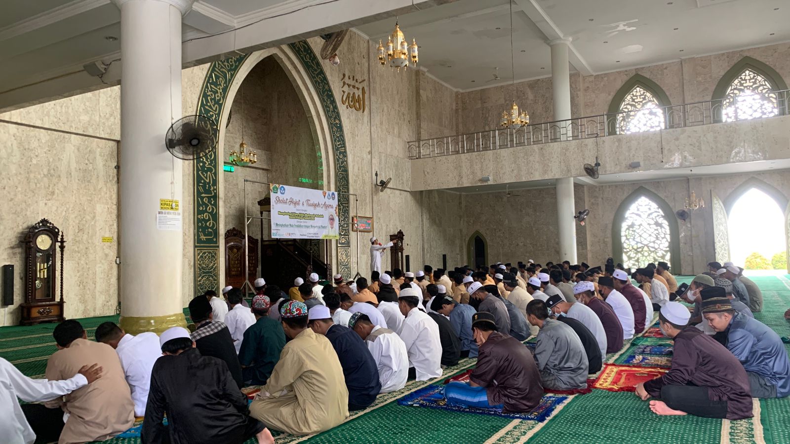 Menjelang ujian akhir sekolah, PII Tanah Laut menyelenggarakan Shalat Hajat.
