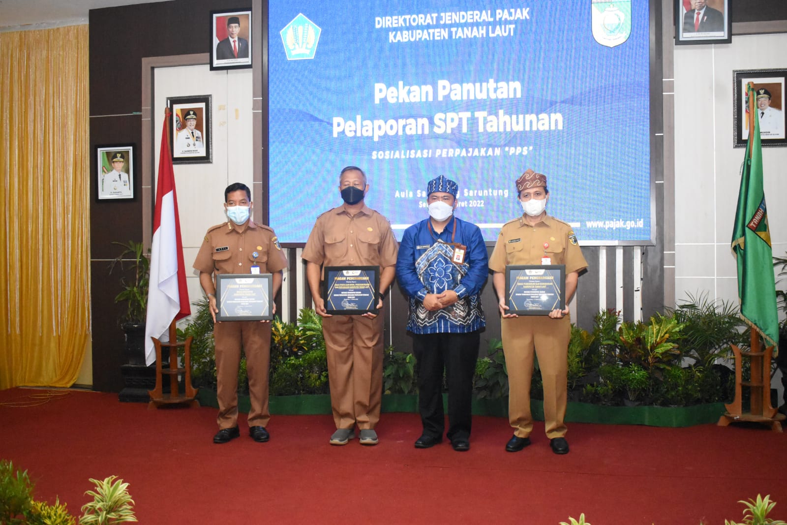 KPP Pratama Banjarbaru juga memberikan beberapa penghargaan terhadap instansi diwilayah cakupannya. Diantaranya kategori Instansi Pemerintah Pusat terpatuh pelaporan SPT menggunakan e-bupot tahun 2021 yang diterima oleh Politeknik Negeri Tala, Rumah Tahanan Negera Pelaihari, dan Kantor Badan Pertanahan Nasional Tala.