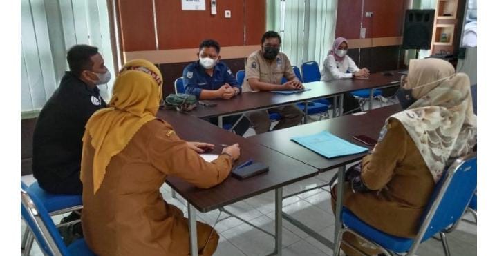 Dinas Kominfo Kabupaten Hulu Sungai Selatan (HSS) melakukan kunjungan kerja ke Dinas Komunikasi Informatika Statistik dan Persandian (DKISP) Kabupaten Banjar, di Aula Cakrawala, Selasa (15/3/2022) Pagi.
