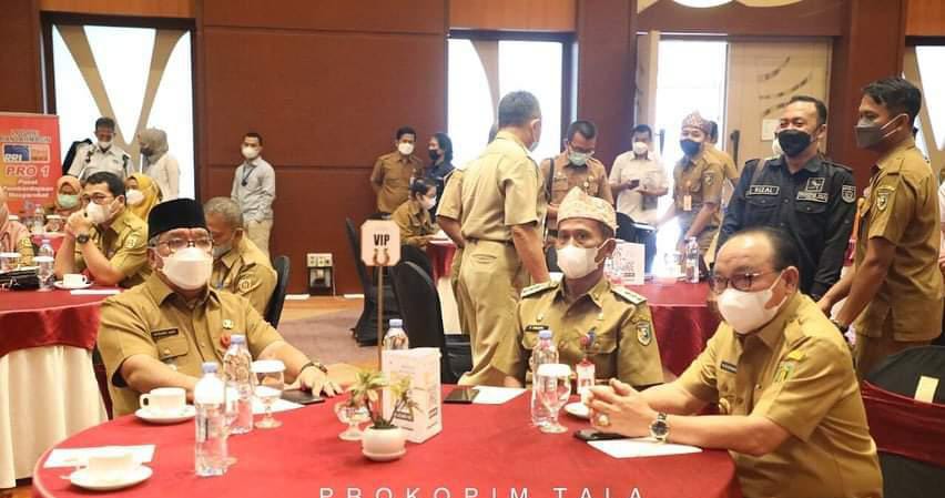 Bupati Tanah Laut, HM Sukamta mengikuti kegiatan Sosialisasi Rencana Aksi Nasional Percepatan Penurunan Angka Stunting Indonesia (RAN-PASTI) di Neptunus Ballroom Galaxi Hotel Banjarmasin, Senin (21/3/2022).