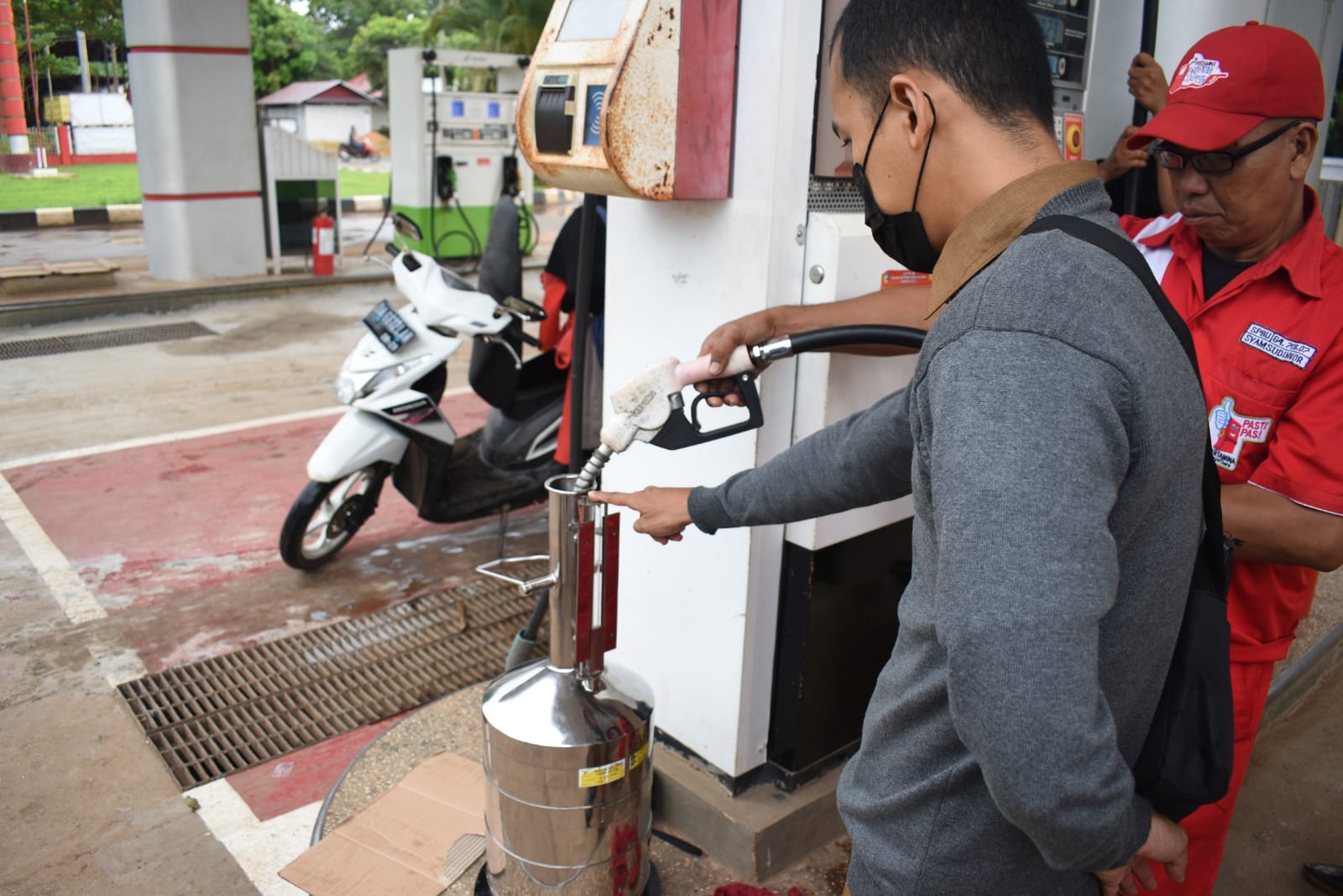 Jelang Lebaran, Diskopdag Tala Lakukan Uji Takar SPBU.