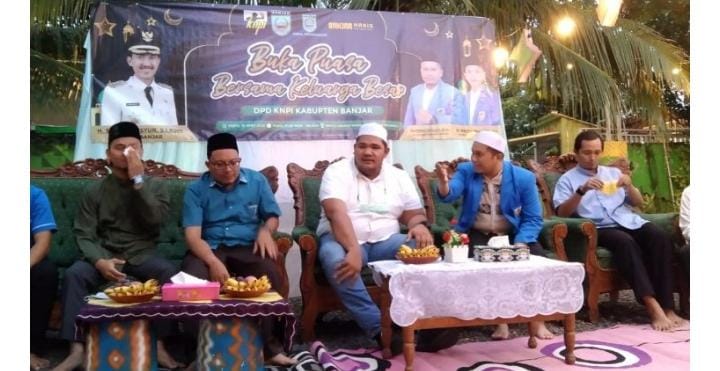 Ketua DPD KNPI Banjar Bersama Srikandi KNPI Sukses Gelar Pasar Murah Ramadhan.