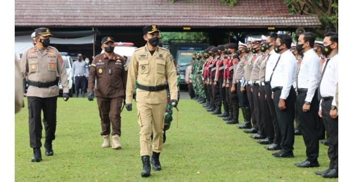Bupati Banjar, H Saidi Masnyur Pimpin Apel Pasukan Operasi Ketupat Intan Tahun 2022.
