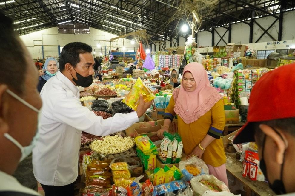 Kepala Dinas Perdagangan Kab. HST Drs H. Syahruli, MM.