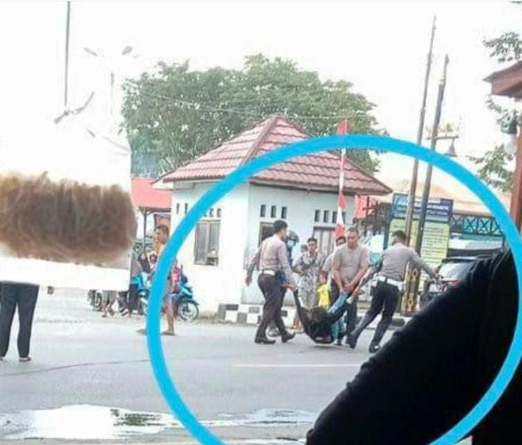 Gambar : Penangkapan pemuda saat giat pos lantas.