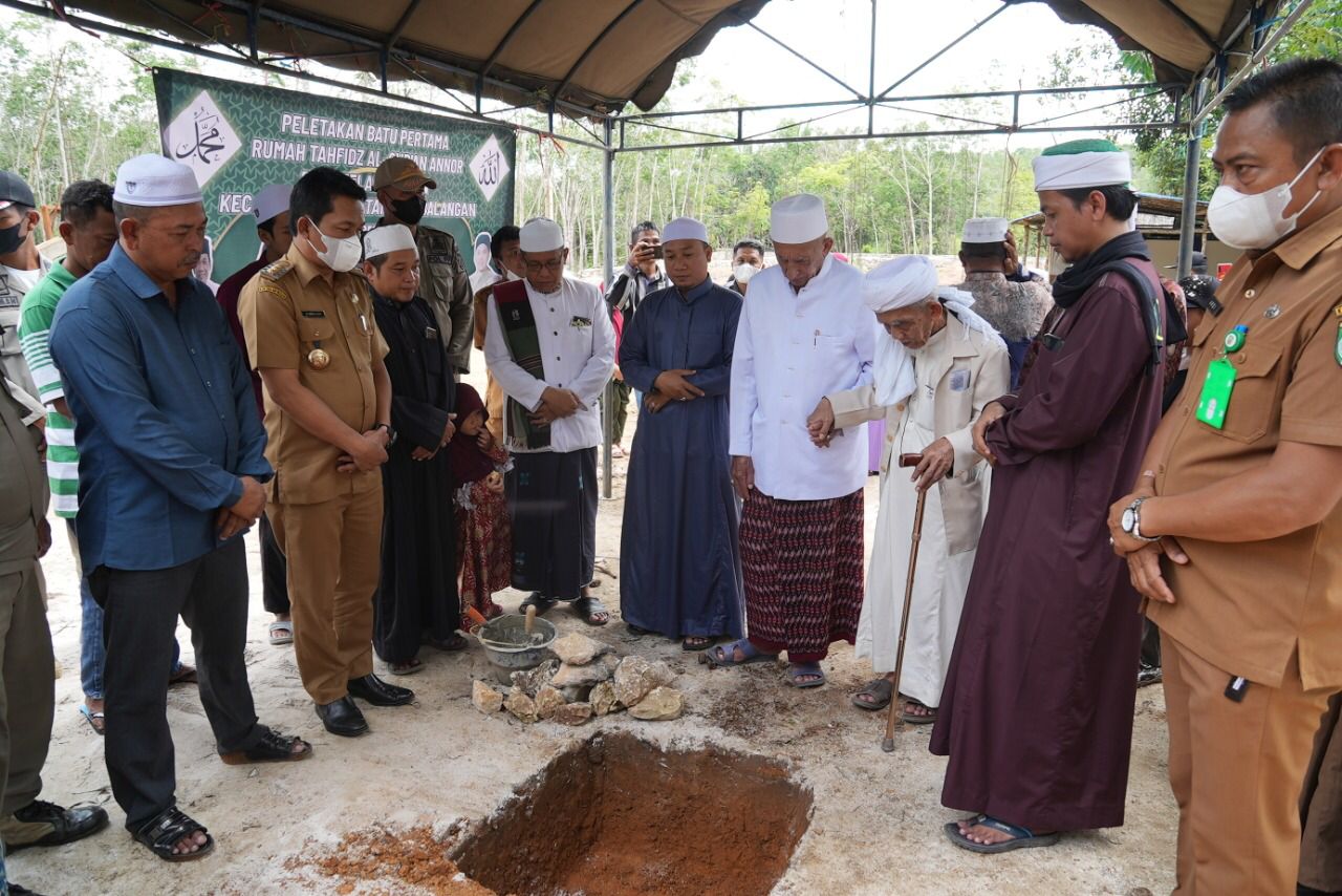 Bupati Balangan Lakukan Peletakan Batu Pertama Pembangunan Rumah Tahfidz Al - Quran Annor.