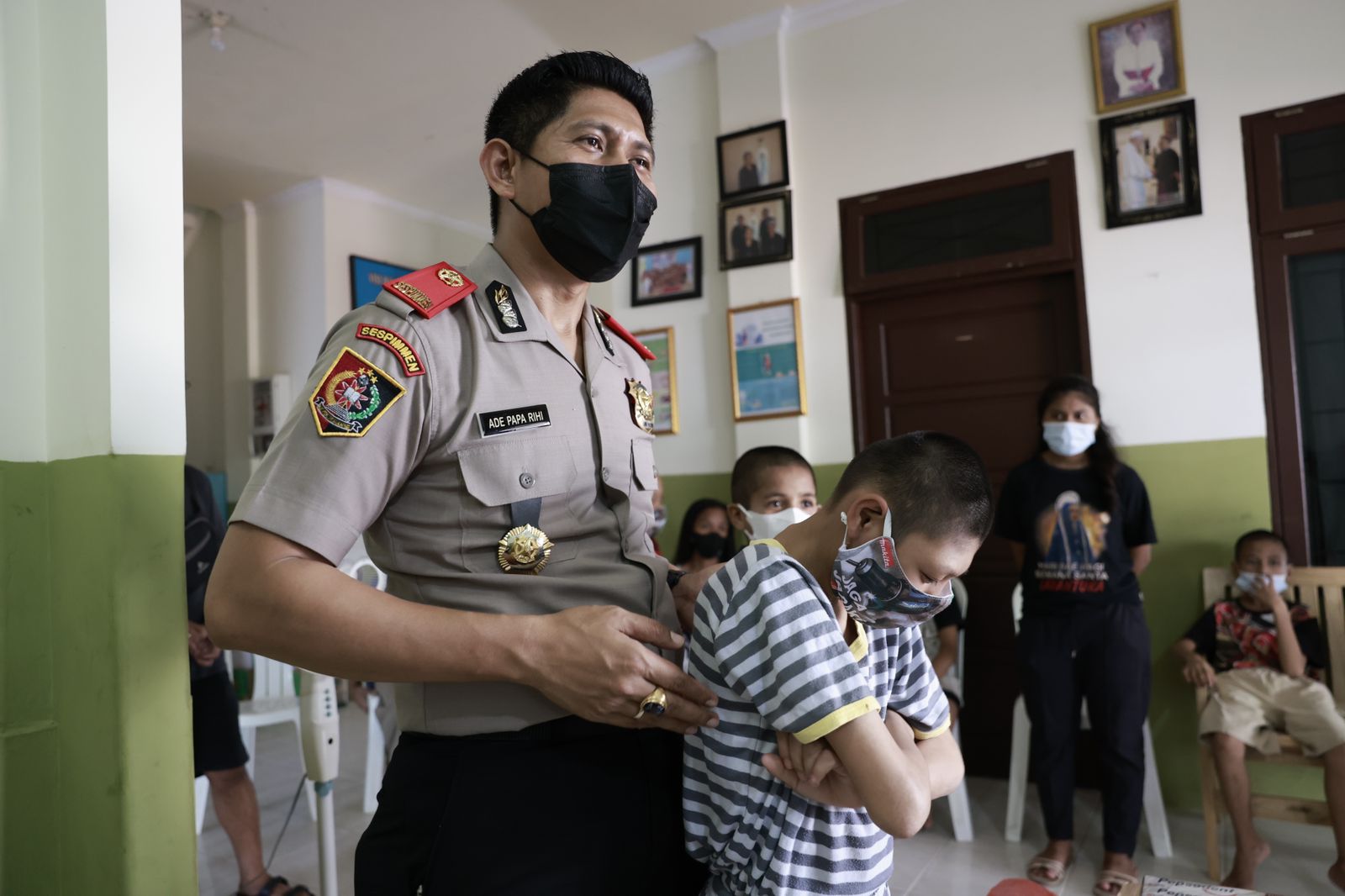 Kompol Ade Paparihi Sambangi Panti Asuhan