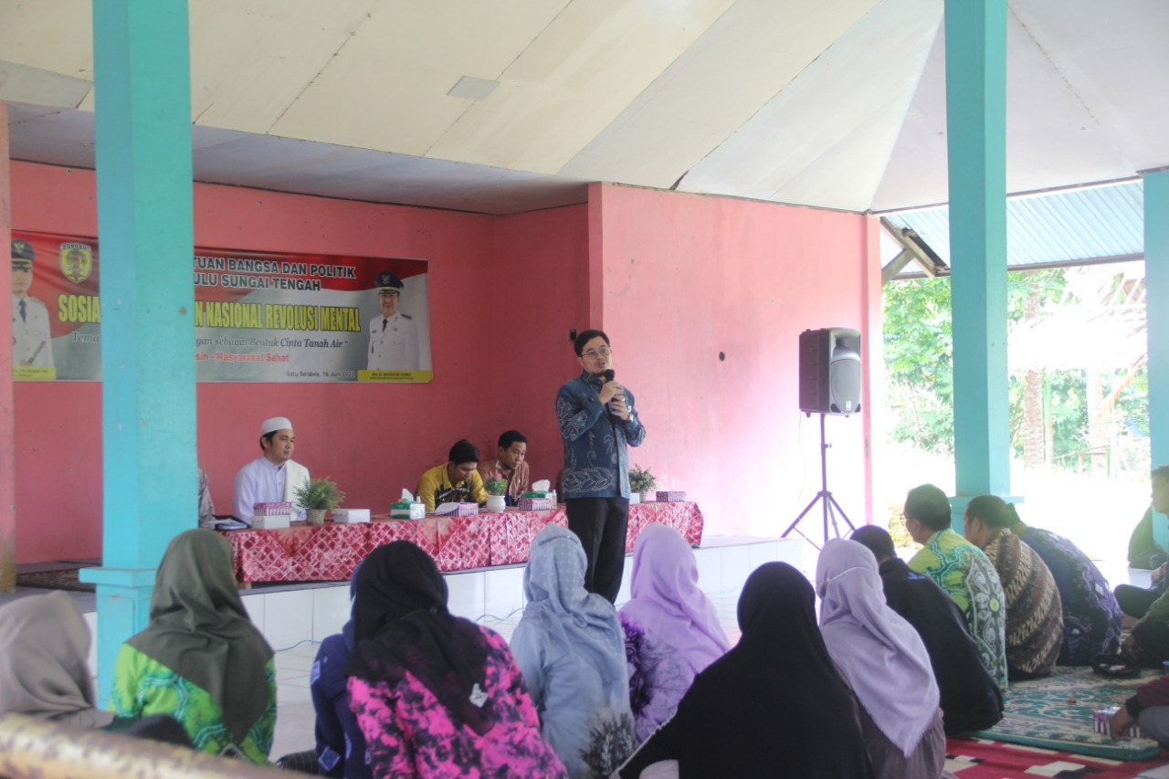 Bupati HST H Aulia Oktafiandi saat mengajak warga untuk sama-sama memelihara sungai.