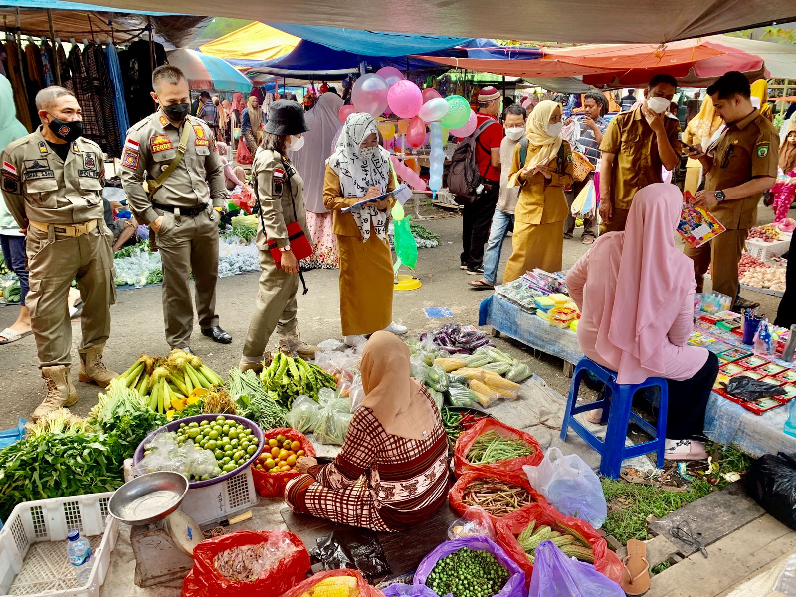 Kepala Dinas Koperasi, UKM dan Perindustrian Balangan Aidinnor, infeksi pasar tradisional Rabu (29/6).