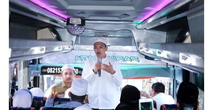 Bupati Banjar, H Saidi Mansyur saat melepas JCH Kloter Kedua Kabupaten Banjar.