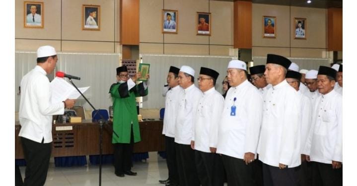 Jelang MTQ XLV Tahun 2022, Bupati Saidi Mansyur Lantik Para Dewan Hakim.
