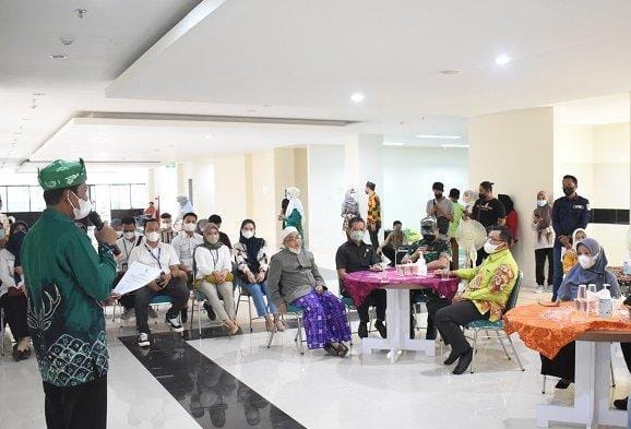 Ketua Komisi II DPRD Tala saat menyimak sambutan Bupati Tala pada peresmian ICT Scan dan Ruang VIP RSUD Hadji Boejasin.