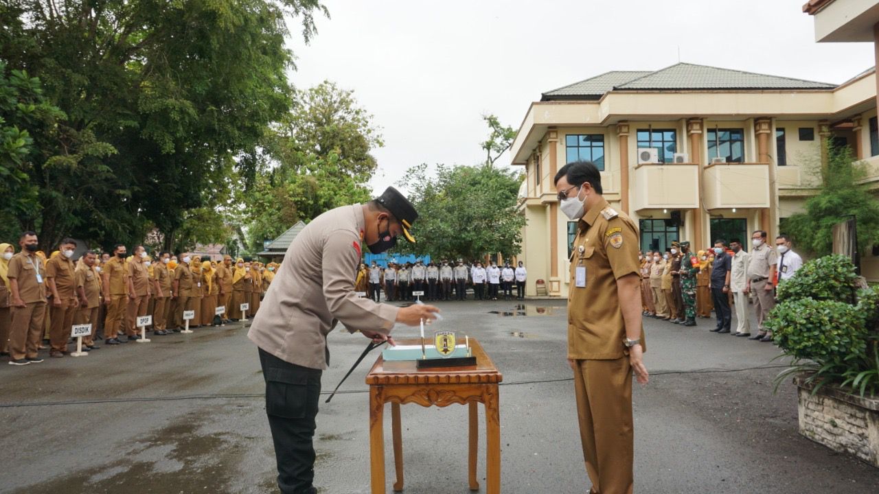 Prosesi penandatanganan kerja sama Pemerintah Kabupaten HST dengan Polres HST