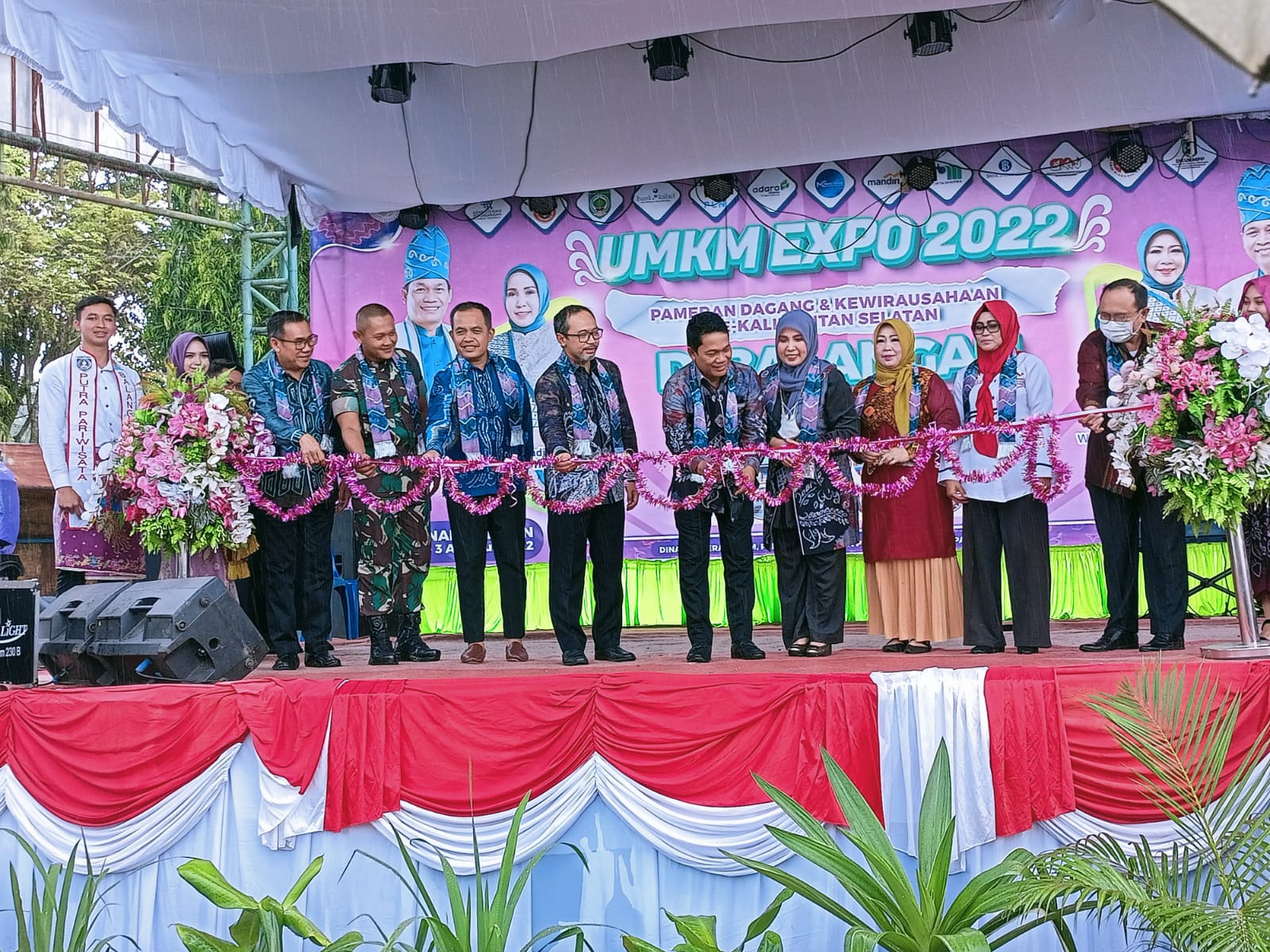 Expo Usaha Mikro Kecil Menengah (UMKM) Se-Kalimantan Selatan, yang di selenggarakan selama lima hari secara resmi di buka Bupati Balangan H Abdul Hadi, di Terminal Paringin, Kecamatan Paringin, Kabupaten Balangan, Sabtu (30/7).