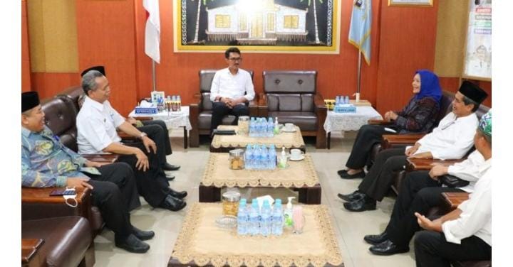 Badan Amil Zakat Nasional (Basnaz) RI lakukan silaturrahmi dan audiensi dengan Bupati Banjar H Saidi Mansyur, di Mahligai Sultan Adam Lantai I, Martapura, Rabu (13/07/2022) siang.