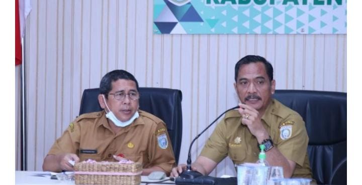 Bupati Banjar H Saidi Mansyur yang diwakili oleh Asisten Perekonomian dan Pembangunan Ikhwansyah didampingi Kepala Dinas Komunikasi Informatika Statistik dan Persandian (DKISP) Kabupaten Banjar HM Aidil Basith, menerima audiensi Camat Mataraman Agus Hidayat beserta Pambakal se Kecamatan Mataraman di Command Center Manis, Senin (8/8/2022) pagi.