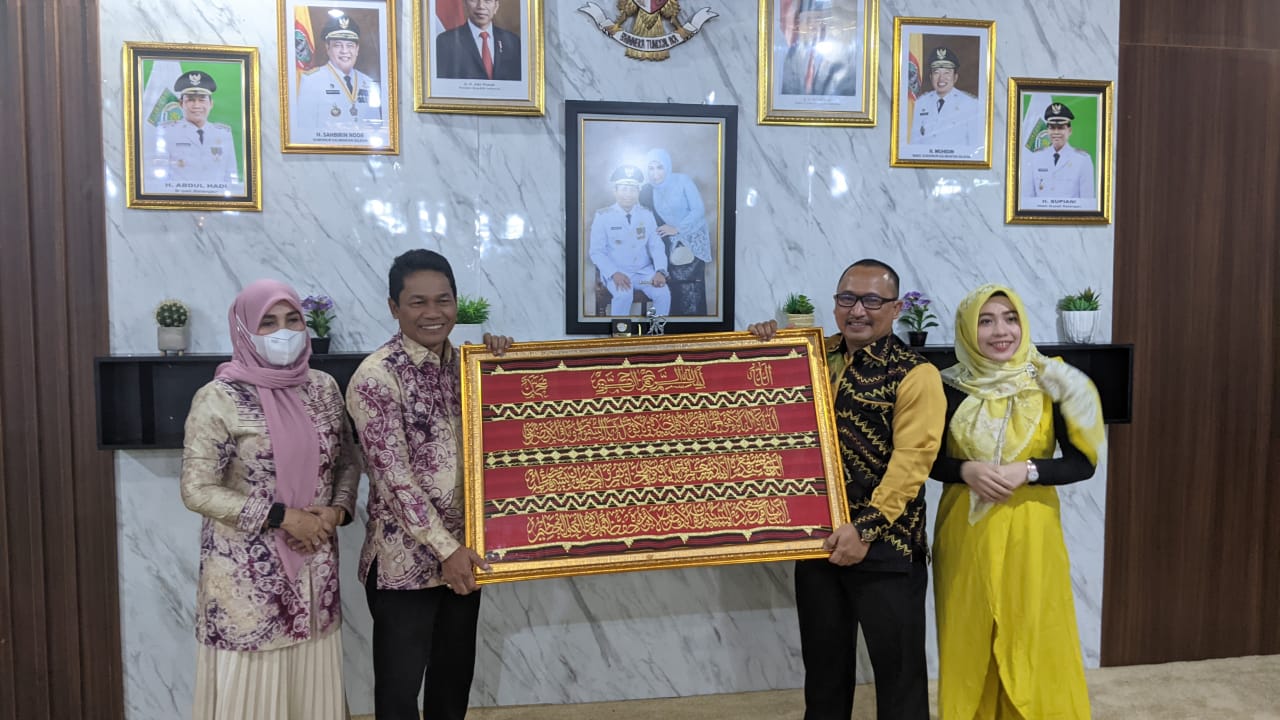 Acara kenal pamit Komandan Kodim 1001/HSU-Balangan dari Letkol Inf Aldin Hadi kepada Letkol Inf Dhuwi Hendradjaja yang dilaksanakan di Aula kediaman Bupati Balangan, Griya Garuda Maharam, Kecamatan Paringin, Sabtu (30/7/2022).