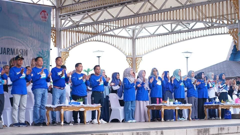 Dinas Pemberdayaan Perempuan dan Perlindungan Anak Kota Banjarmasin menggelar peringatan Hari Anak Nasional Kota Banjarmasin Tahun 2022 sekaligus launching Sekolah Ayah dan Calon Ayah, bertempat di Siring Balaikota Banjarmasin, Minggu (31/07/2022).