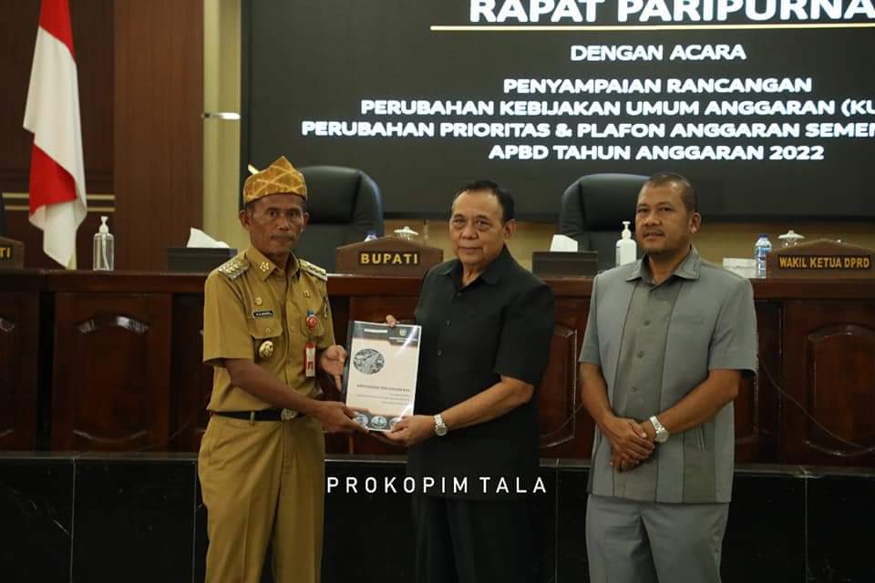 Bupati Tanah Laut, HM Sukamta Hadir saat Paripurna Dewan Wakil Ketua I Drs H Atmari dan Wakil Ketua II H Rahimullah, SE.