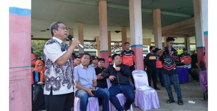 Asisten Perekonomian dan Pembangunan Ikhwansyah saat membuka kegiatan Perlombaan Ketangkasan Pemadam Buser 690 Kabupaten Banjar, dihalaman Terminal Pertokoan Sekumpul Martapura, Sabtu (20/8/2022) pagi.