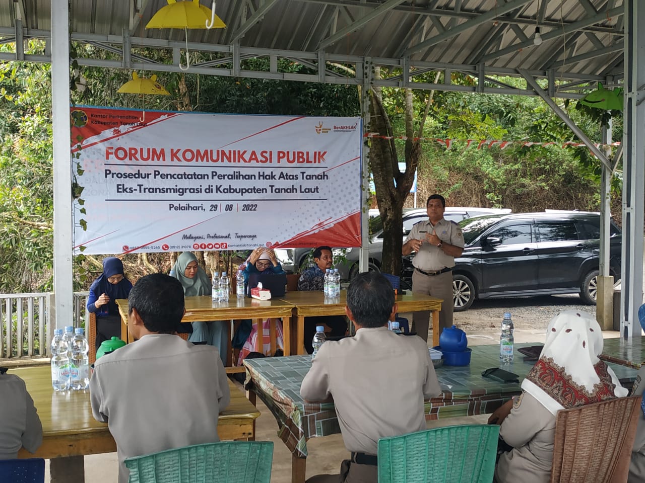 Kantor Pertanahan Kabupaten Tala, menggelar forum komunikasi publik, Senin (29/8/2022) di Ruang terbuka Lesehan Rumah Makan Tepi Danau Desa Ambungan Pelaihari.