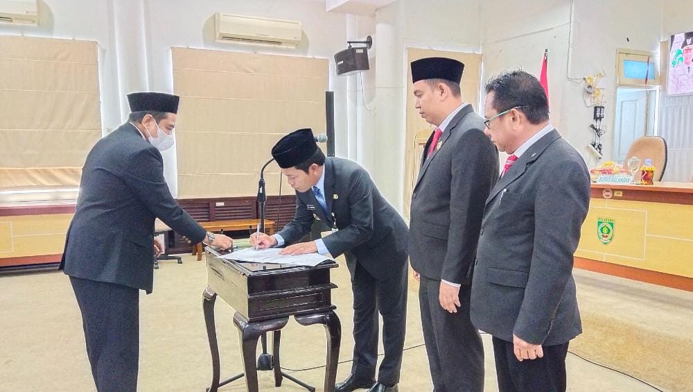 Direktur PDAM Balangan periode 2022 hingga 2027 Ari Widodo, resmi di lantik di Aula Benteng Tundakan, Rabu (7/9).