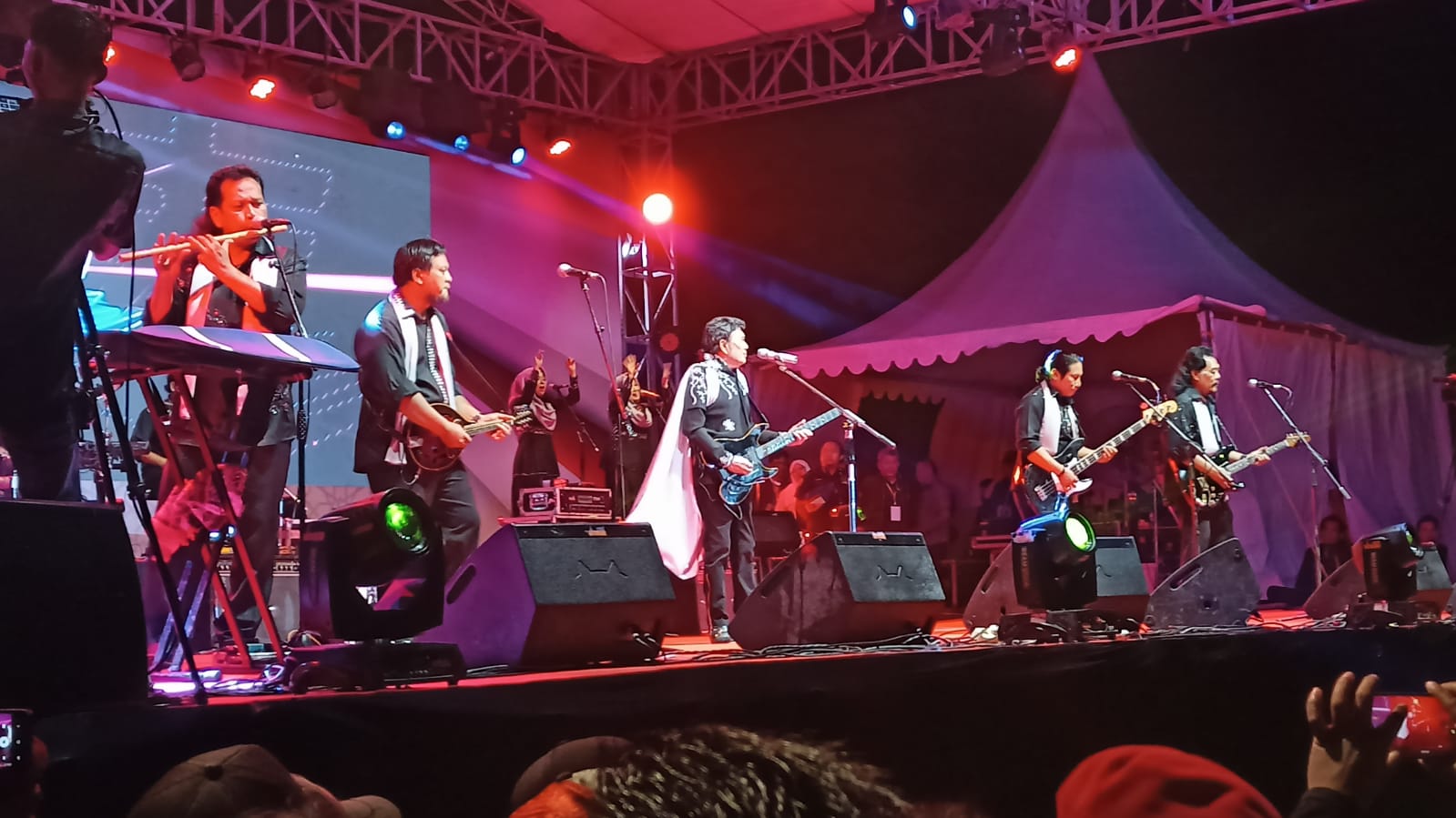 Raja Dangdut Rhoma Irama Tampil Memukau Dihadapan Lautan Manusia Acara Pesta Rakyat Pelaihari.