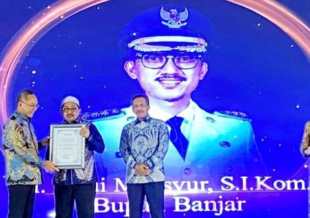 Kabupaten Banjar mendapatkan penghargaan dari Kementerian Perdagangan RI, penghargaan tersebut diterima Wakil Bupati Banjar Habib Idrus Al Habsyie, di Hotel Bumi Senyiur Samarinda, Kalimantan Timur, Rabu (31/08/2022).