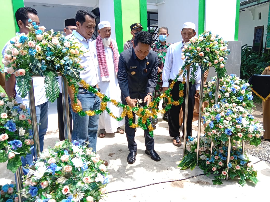Pemerintah Balangan melakukan serah terima aset dari PT. Adaro Indonesia berupa sarana ibadah Langgar Hidayatul Khair,di Kelurahan Batu Piring, Kecamatan Paringin Selatan, Senin (12/09).