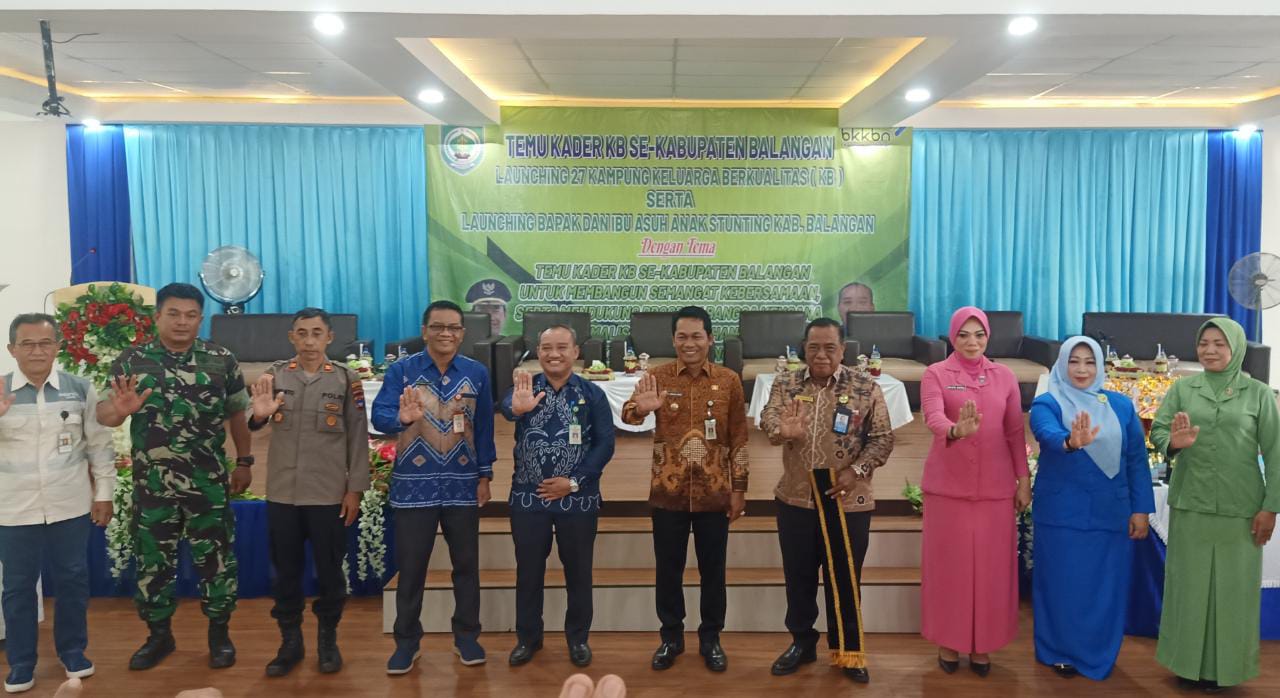 Dinas Kesehatan, Pengendalian Penduduk dan Keluarga Berencana Kabupaten Balangan mengadakan temu Kader Keluarga Berkualitas (KB) se-Kabupaten Balangan, launching 27 Kampung KB dan launching Bapak dan Ibu Asuh Stunting di Kabupaten Balangan, di Mahligai Mayang Maurai Paringin, Kamis (27/10/2022).