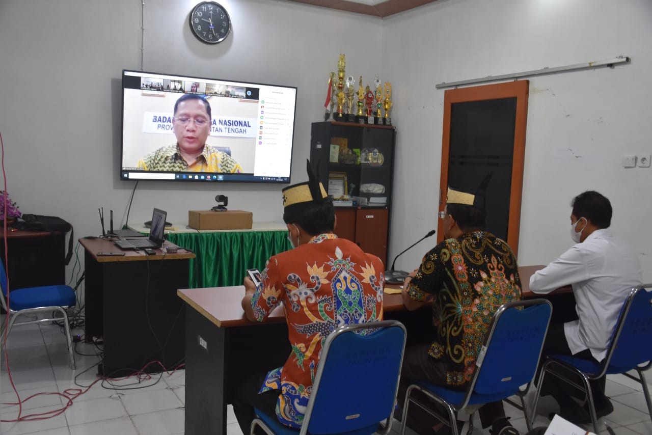 Jajaran Pemerintah Kabupaten Kapuas saat mengikuti Rapat Update Kawasan Rawan Narkoba di wilayah kerja Badan Narkotika Nasional Provinsi (BNNP) Kalimantan Tengah secara virtual melalui zoom meeting bertempat di Ruang Rapat I Bapedda, Kamis (13/10/2022).