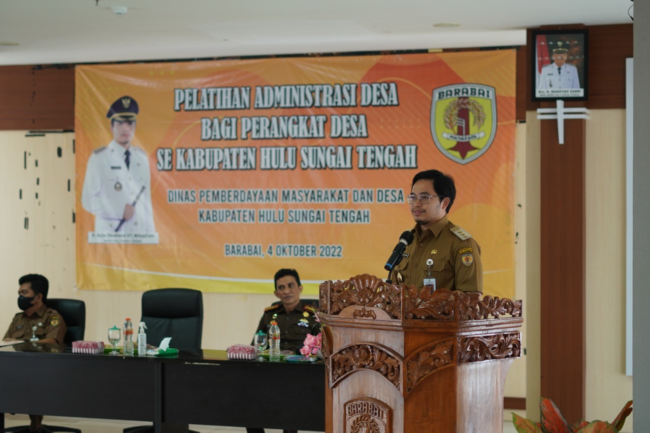 Bupati HST H Aulia Oktafiandi saat menyampaikan paparan pada pelatihan administrasi desa se Kabupaten HST.