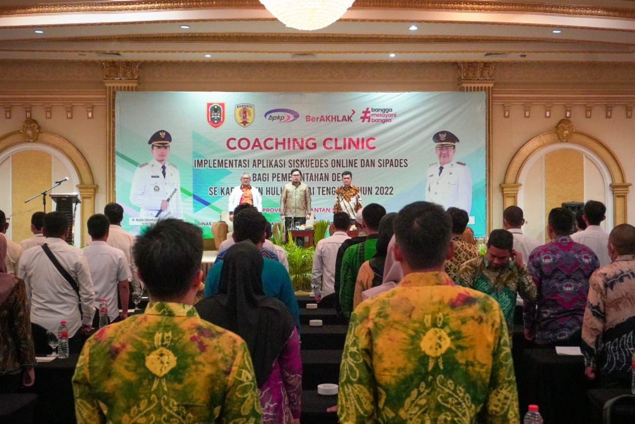 Kegiatan Coaching Clinic Implementasi Aplikasi Siskeudes Online dan Sipades yang dibuka oleh Bupati HST H Aulia Oktafiandi di Ballroom Hotel Grand Dafam Banjarbaru.