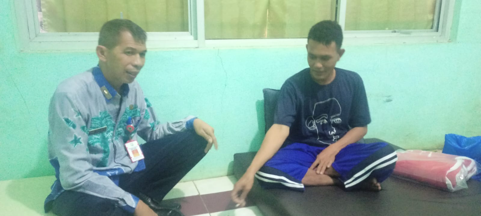 Kadinsos Tala, Eko Trianto dan Lukman salah satu korban kapal tenggelam yang berhasil dievakuasi.